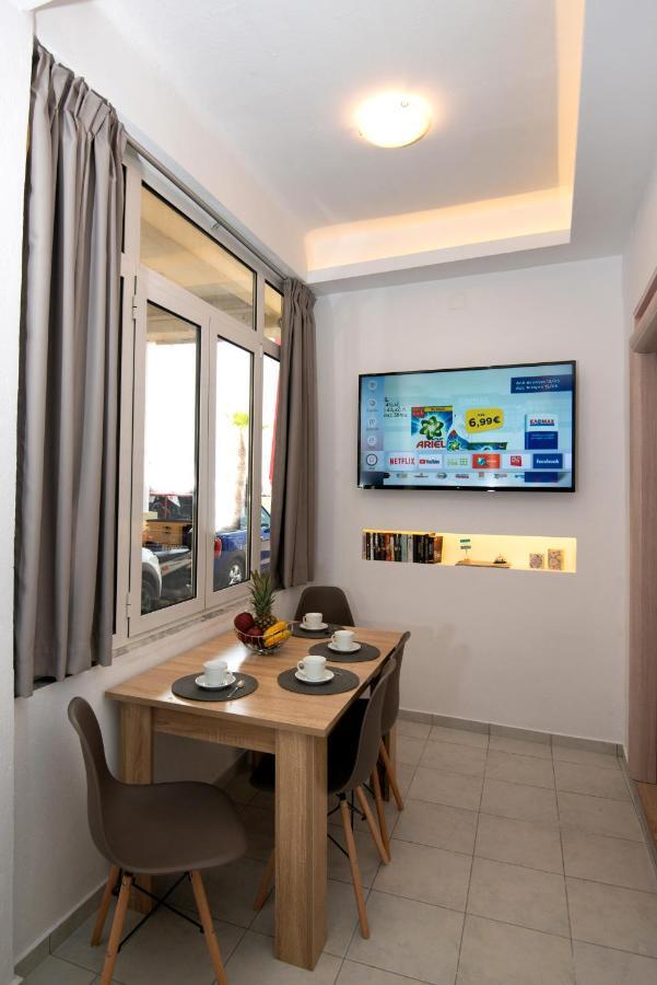 Salty Alley Seaside Apartment Rethymno  Exterior photo